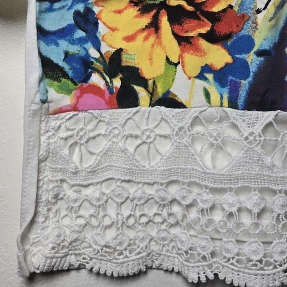 Onque Womens Casual Floral Tunic with Sequin & Crochet Accents Size Small - Picture 3 of 14